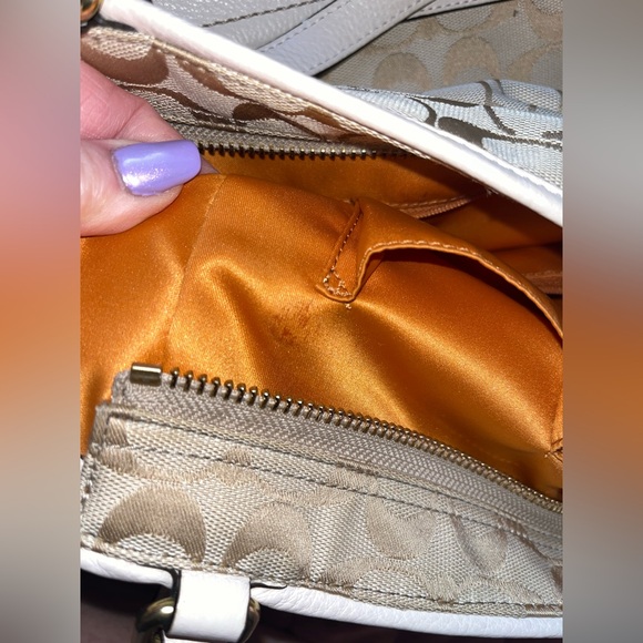 Coach Park Signature Cream and White Bag with side pockets and dust bag - Picture 10 of 15